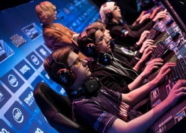 拖动队友前 拖动队友前