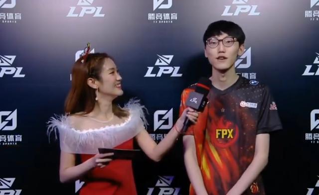 借其出色的 借其出色的